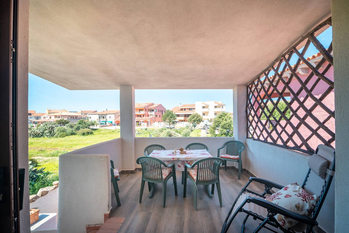 Casa Vacanze 'Mavi Doppio Appartamento' con Terrazza Privata, Wi-Fi e Aria Condizionata in Palau (villaggio), Palau (Sardegna)