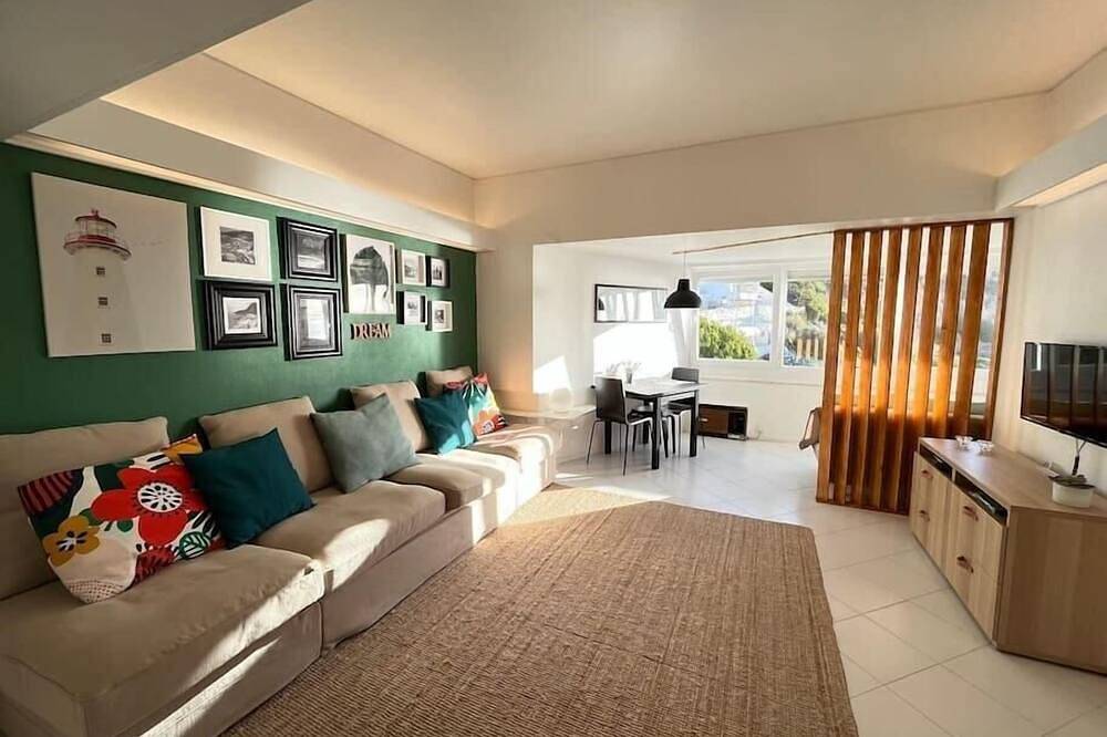 Entire apartment, Green Dream Studio by the beach by Trip2Portugal in Praia da Califórnia, Sesimbra
