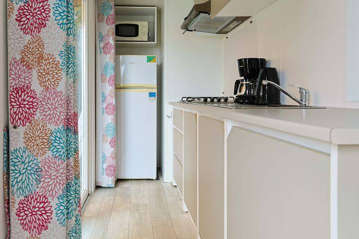 Caravane pour 4 personnes, avec terrasse ainsi que vue sur le lac et balcon/terrasse en Cotes-d'Armor - 2