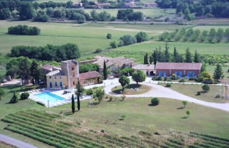 Hôtel pour 3 personnes, avec Terrasse ainsi que Jardin et Piscine à Gargas