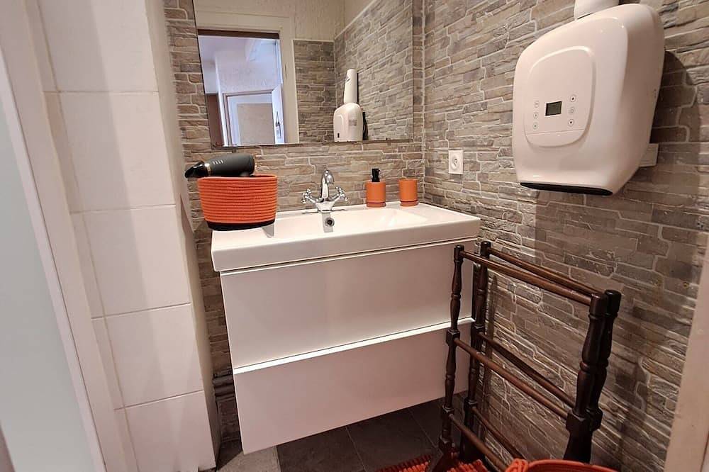 Entire apartment, Appartement Centre Ville Dans une Authentique Demeure Bretonne du Xvi ème in Saint-Pol-de-Léon, Ceinture Dorée