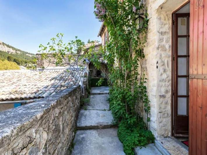 Gîte pour 6 personnes, avec terrasse, adapté aux familles à Fontaine-de-Vaucluse - 2