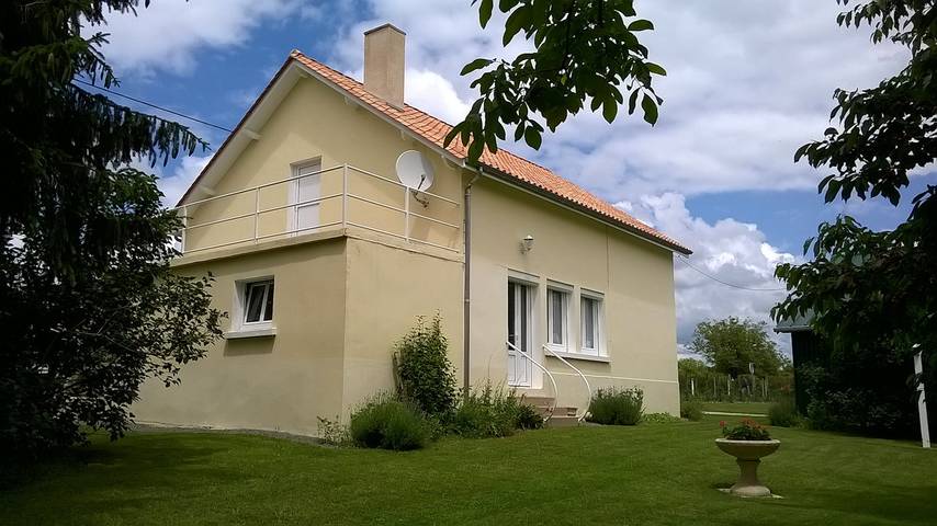 Gîte pour 4 personnes, avec jardin à Cantillac
