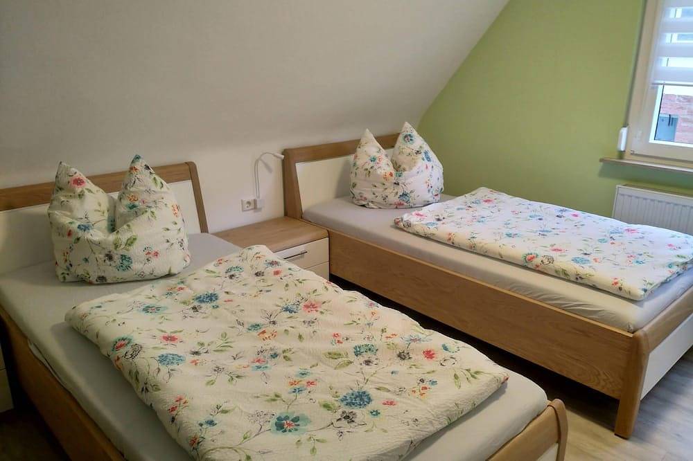 Ganze Wohnung, Ferienwohnung Morretalblick/Odenwald renov. mit herrl. Dachterrasse u. Wall-Box in Buchen, Neckar-Odenwald-Kreis