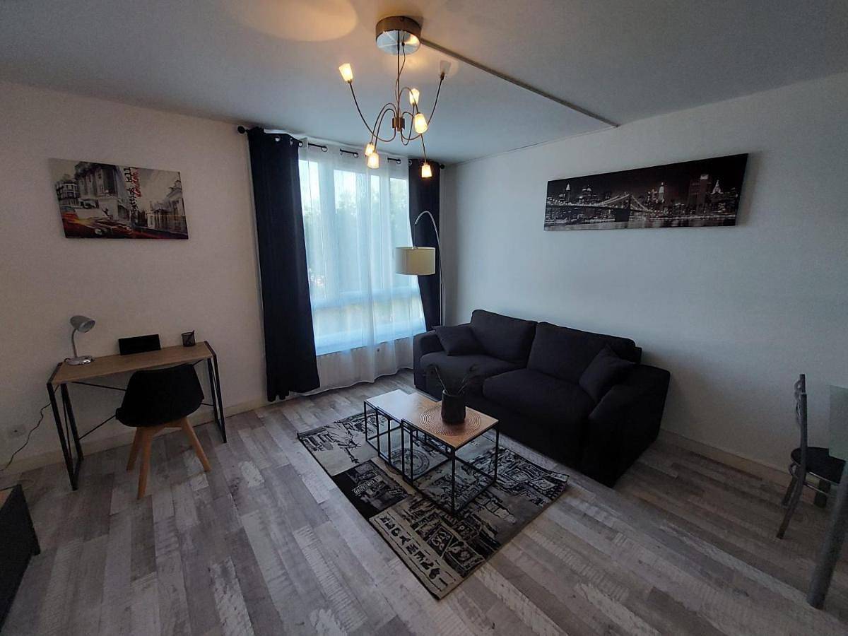 Appartement entier, Appartement équipé proche aéroport et gare in Beauvais, Oise