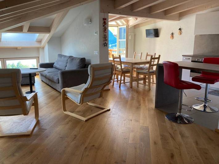 Vakantiewoning voor 5 personen, with uitzicht and balkon as well as uitzicht op het meer in Molveno