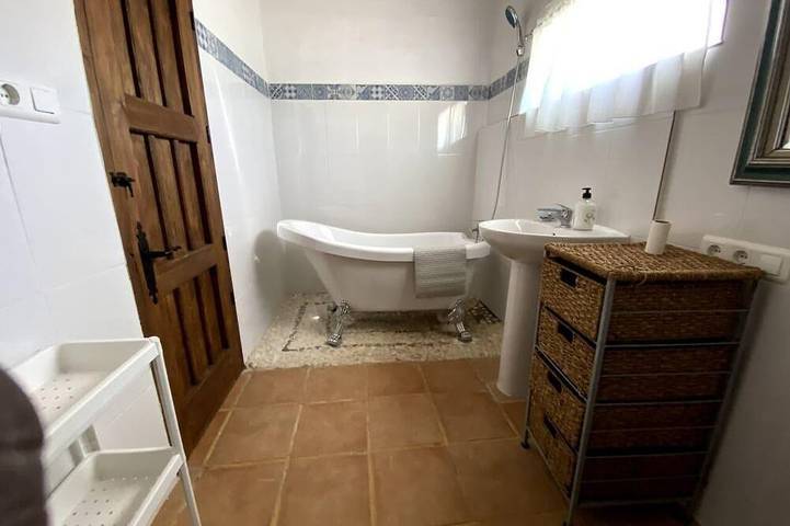 3 Bed Lodge - Sleeps 6 - Pool - Terrace - Parking in Loja, Granada Provinz