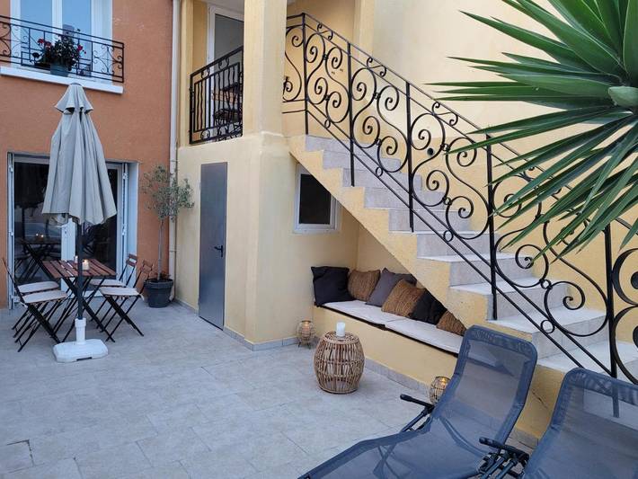 Location de vacances pour 2 personnes, avec piscine et vue ainsi que jardin et balcon à Bessan - 4