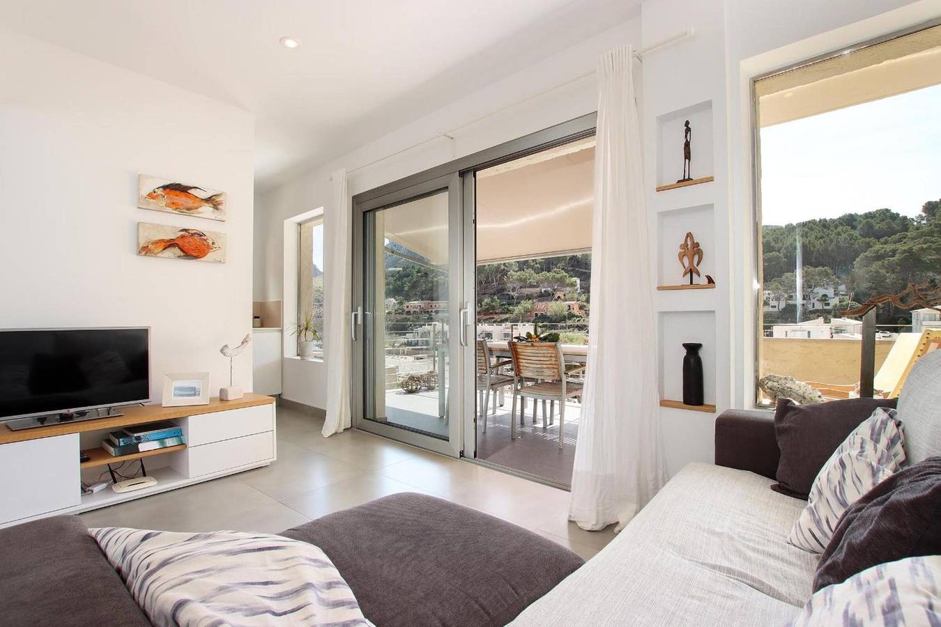 Entire apartment, Apartment 'Nuria' with Private Terrace, Wi-Fi and Air Conditioning in Cala Sant Vicenc, Pollença