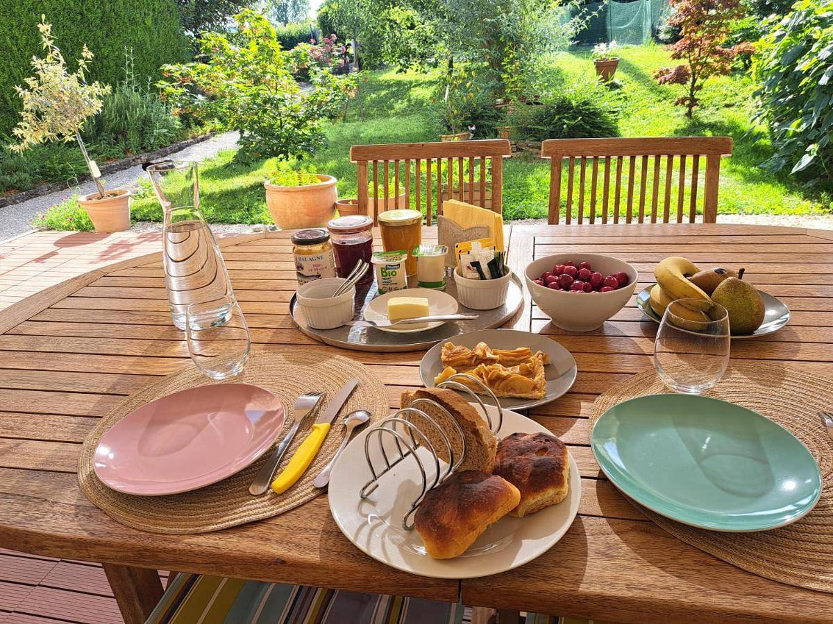 L'estrade des Alpes 45m2 petit-déjeuner inclus in Saint-Alban-de-Roche, Région de La Tour-du-Pin