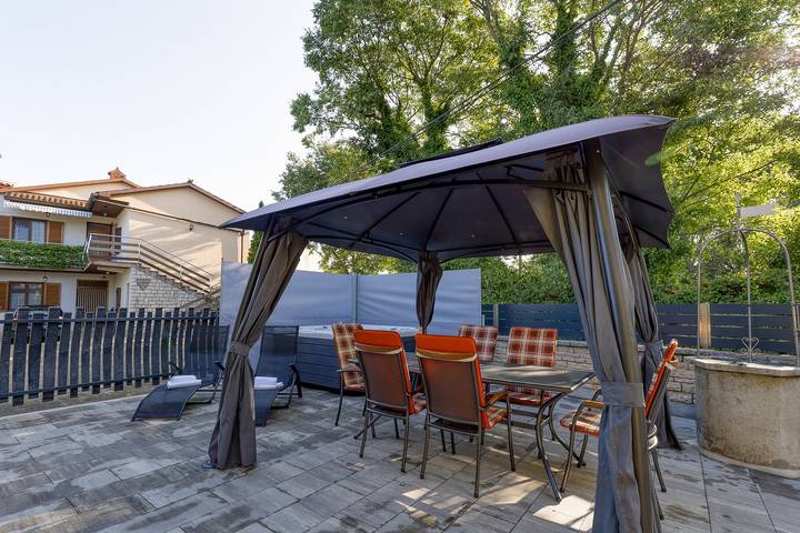 Ferienhaus für 8 Personen, mit Garten