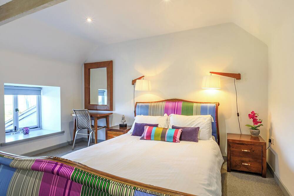 4 bedroom accommodation in Bishopswood, near Honiton in Otterford, Somerset