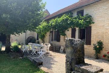 Agriturismo pour 12 personnes, avec jardin et jacuzzi dans Chemin-d'Aisey