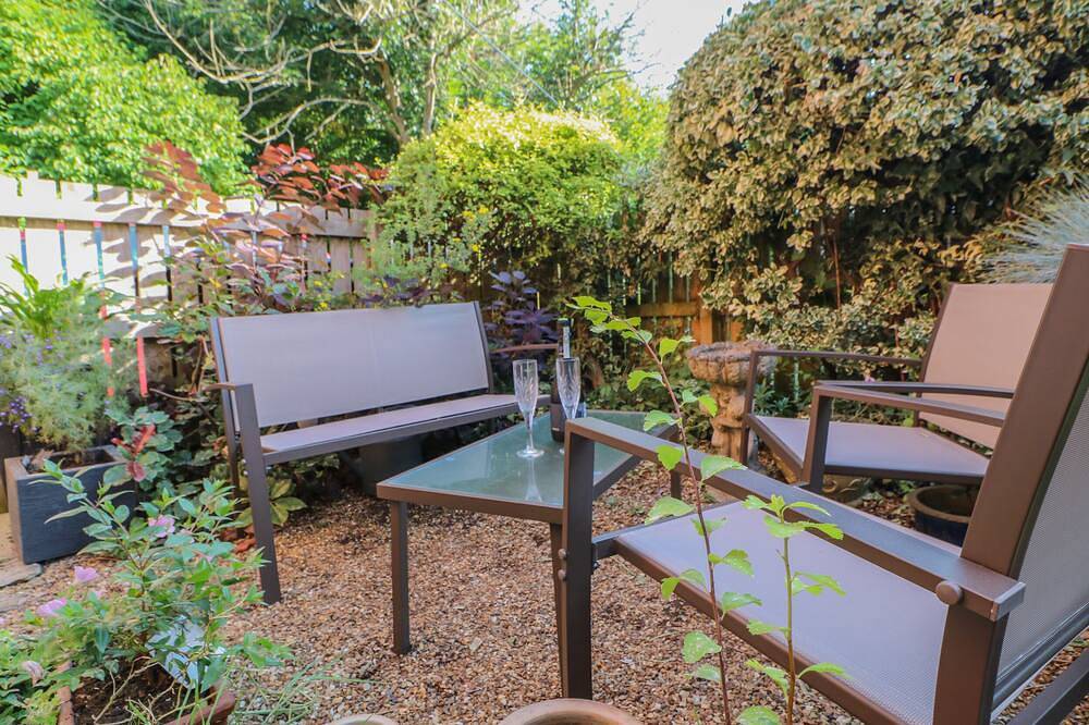 Rosewood Cottage, with a garden in Durham in Durham, County Durham