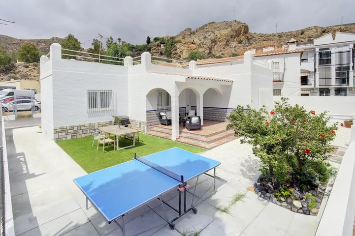 Casa de vacaciones para 10 personas, con piscina y jardín, Se admiten mascotas - 1