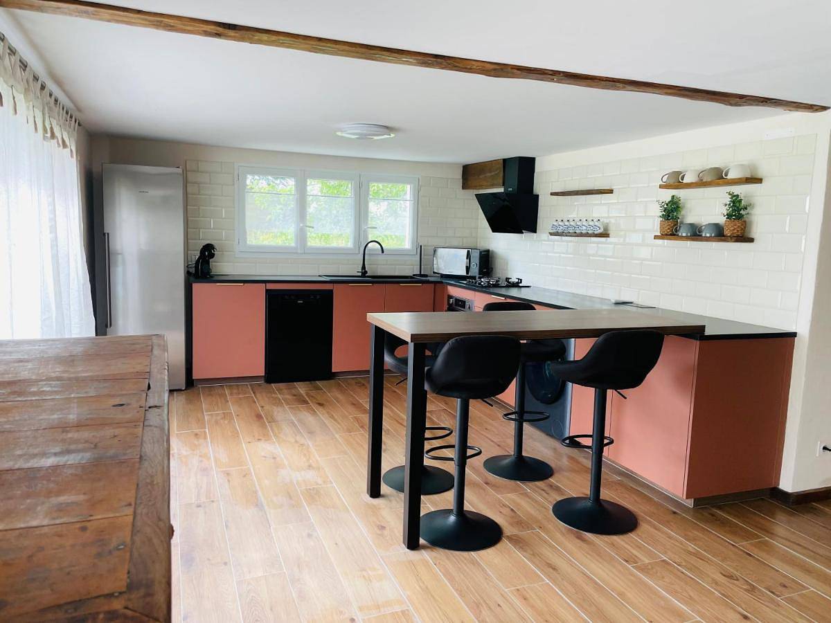 Two-Bedroom House in Thalamy, Région d'Ussel