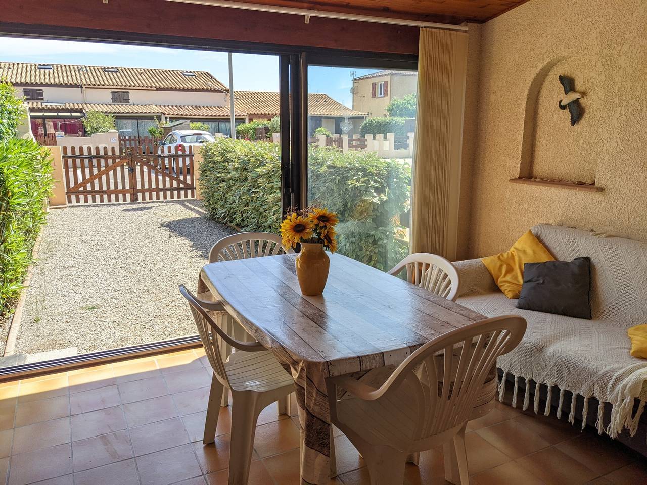 Port-la-Nouvelle : Villa T2 avec jardin fleuri, véranda, barbecue, parking privé, à 900m de la plage in Port-la-Nouvelle, Côte d'Améthyste