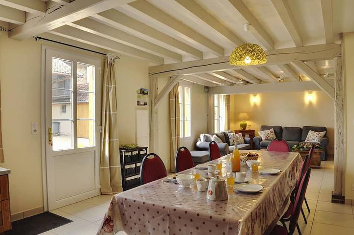 Location de vacances pour 10 personnes, avec jardin et terrasse dans Lassicourt