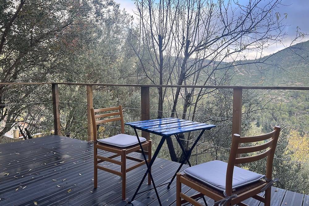 Appartement entier, Studio provençal, cachet, calme in Le Revest-les-Eaux, Côte méditerranéenne (France)