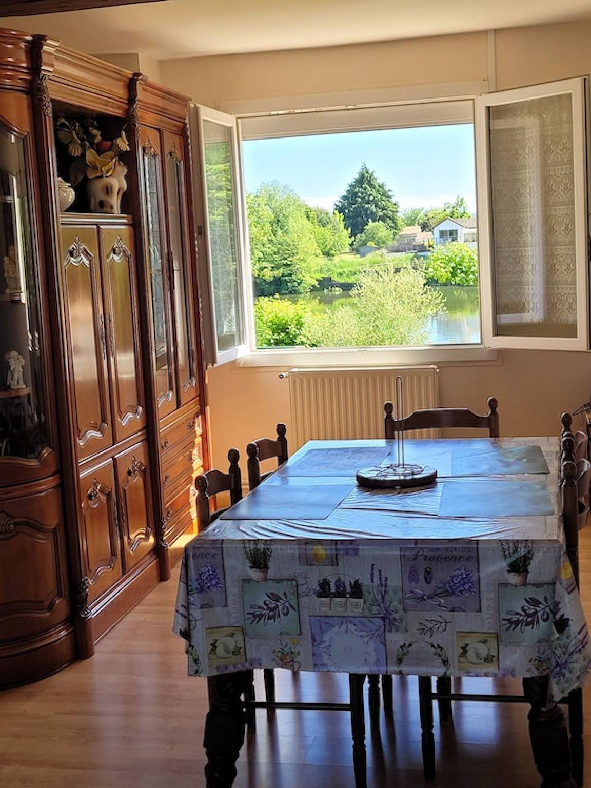 Geheel appartement, Gezinsappartement met tuin en meerzicht in Clairac, Marmande en omgeving