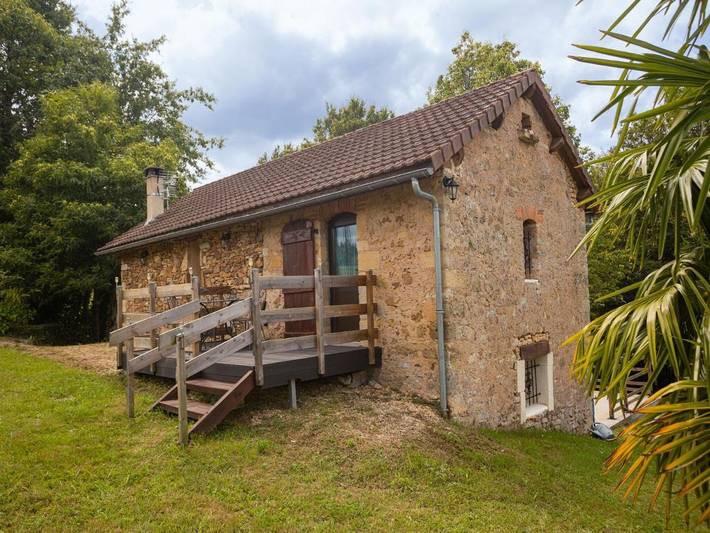Location de vacances pour 5 personnes, avec Terrasse ainsi que Jardin et Piscine à Saint-Cernin-de-l'Herm