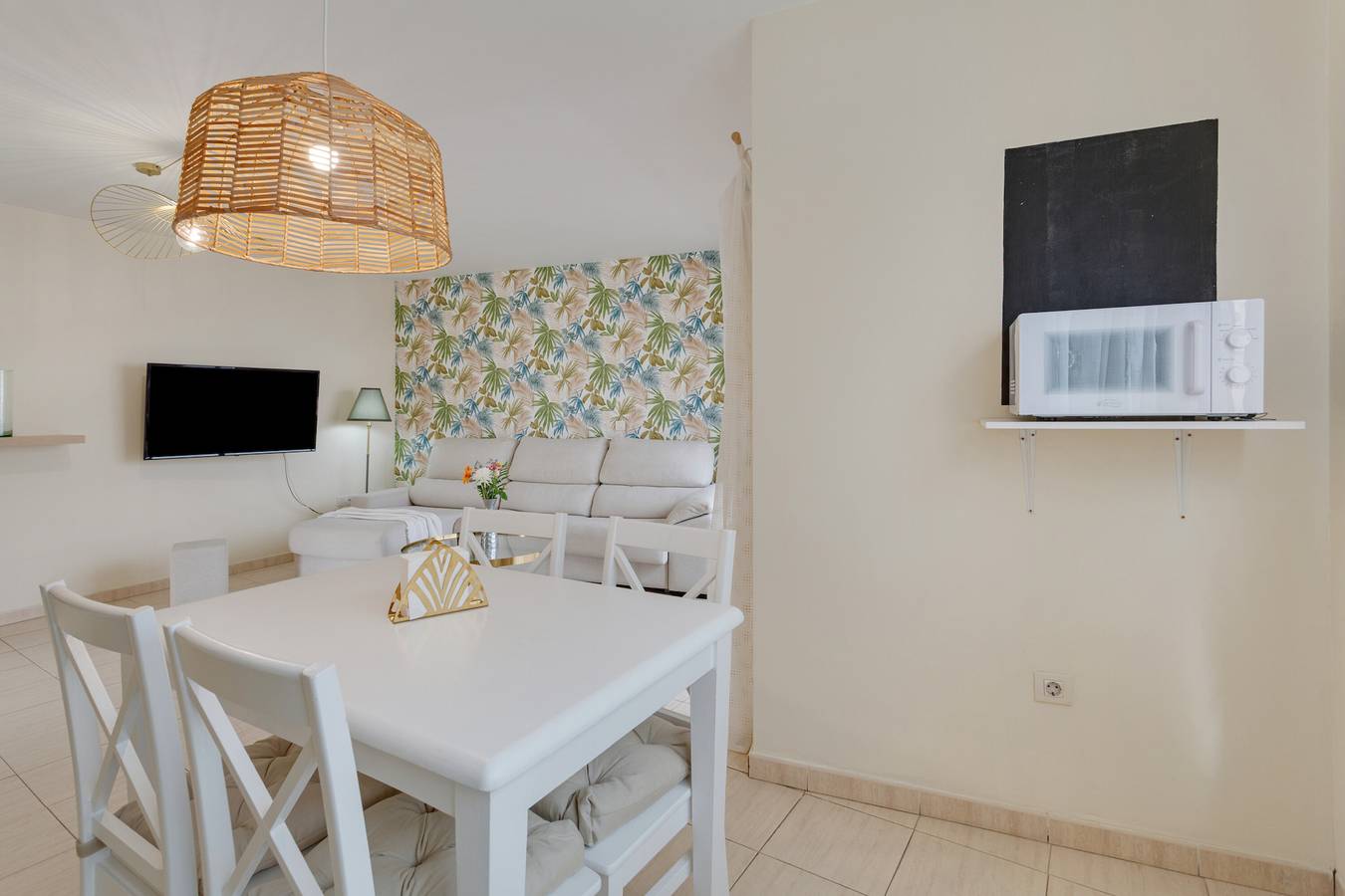 Ganze Wohnung, Ferienwohnung 'Luxury Ático Plaza' mit Bergblick, privater Terrasse und Wlan in Playa San Juan, Guía de Isora
