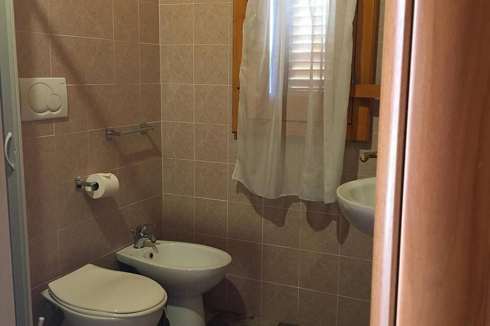 Baita 3 one-room apartment, double bed and sofa bed, bathroom, Tv, fridge, in Defensola, Gargano