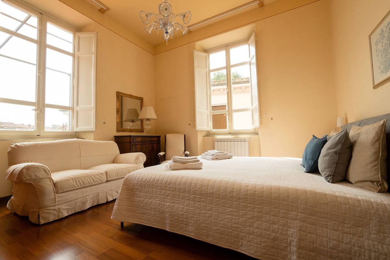 Apartamento entero, Apartamento 'Lucca Storica' con terraza privada, balcón y Wi-Fi in Lucca, Via Francigena