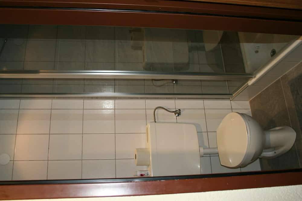 Ganze Wohnung, Herrliche Wohnung für 4 Leute mit  W-Lan, Tv, Innenhof, Haustiere erlaubt und Panoramablick in Lechtaler Alpen, Pians