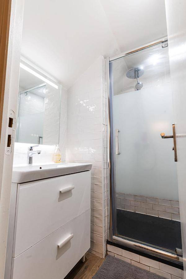 Appartement entier, Loft 1 Br Marais, Notre Dame Ac by Lcc Agency in Paris 4e Arrondissement, Paris