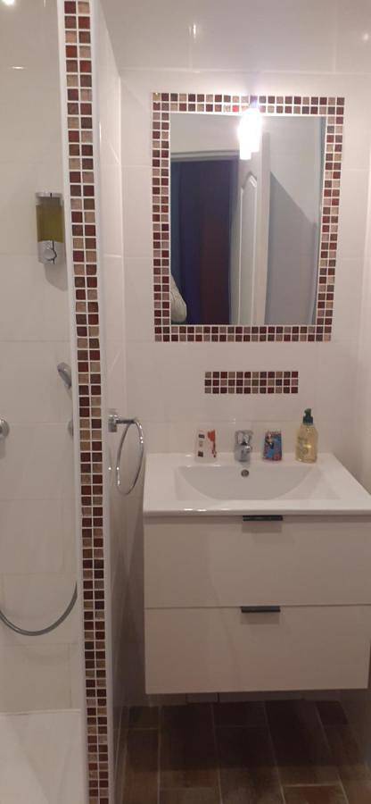 Family Room with Shower in Céret, Côte méditerranéenne (France)