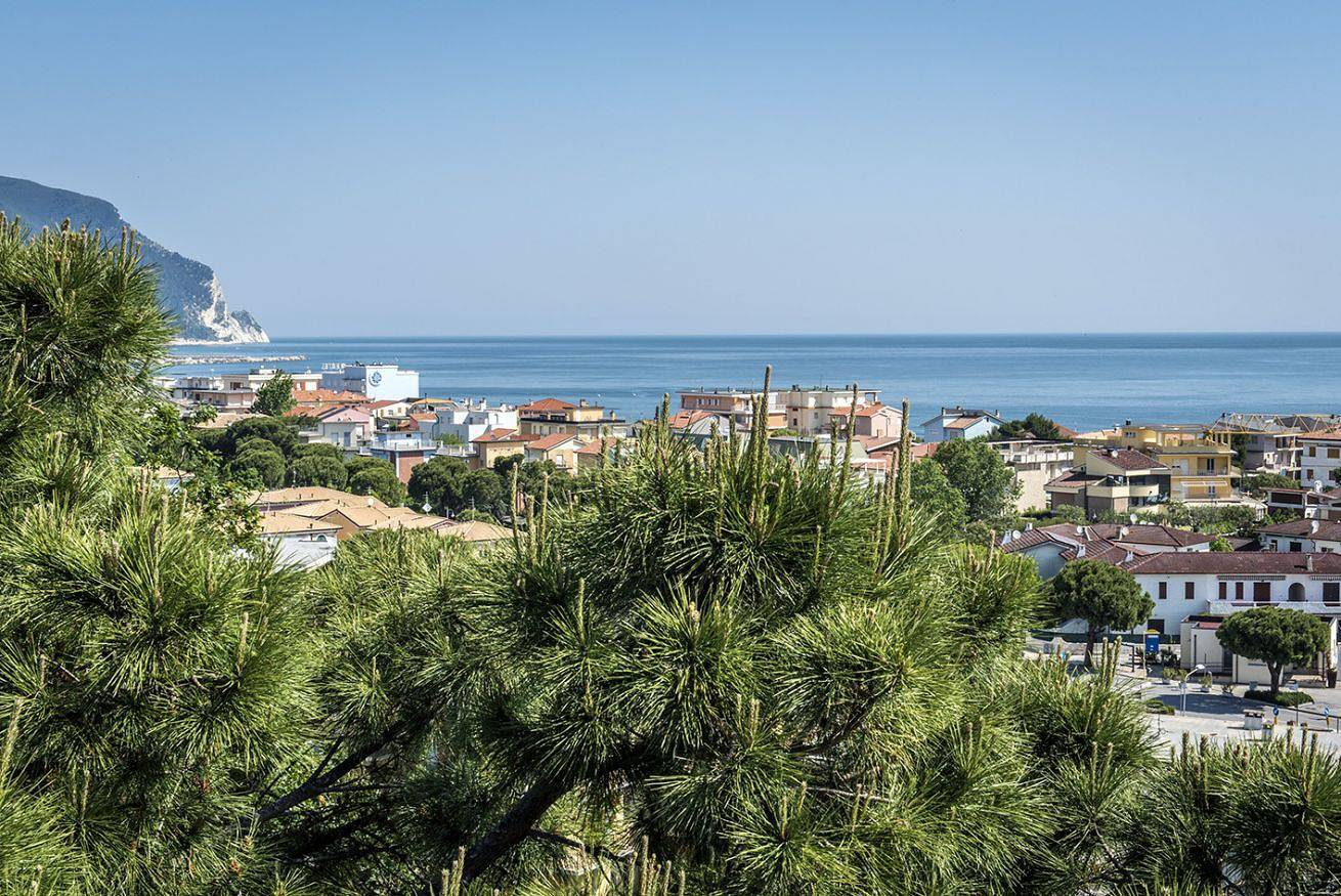 Entire apartment, M262 - Marcelli, renovated four-room apartment with sea view terrace  in Marcelli, Riviera del Conero