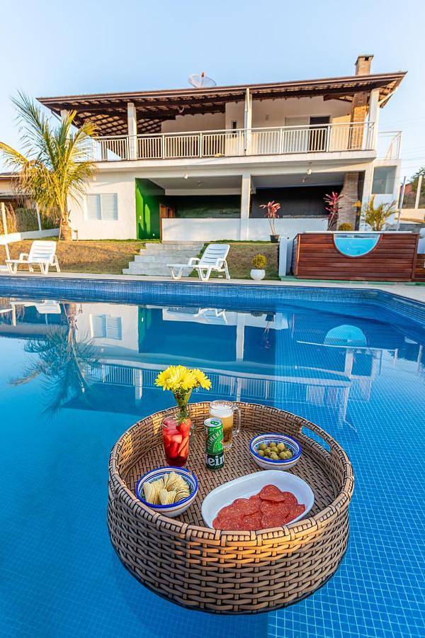 Villa para 10 pessoas, com jacuzzi e piscina e ainda jardim em Ibiúna