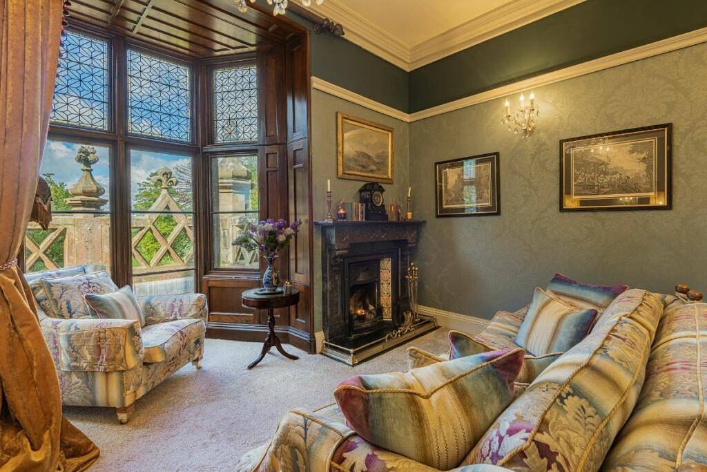 Entire vacation apartment, Kendal - Summerlands Hall Gothic Apartment in Lake District