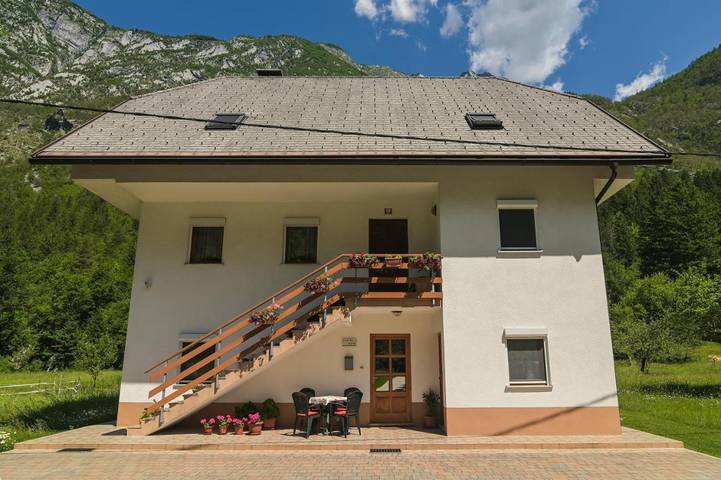 Gîte pour 4 personnes, avec Terrasse ainsi que Jardin et Vue dans Soča