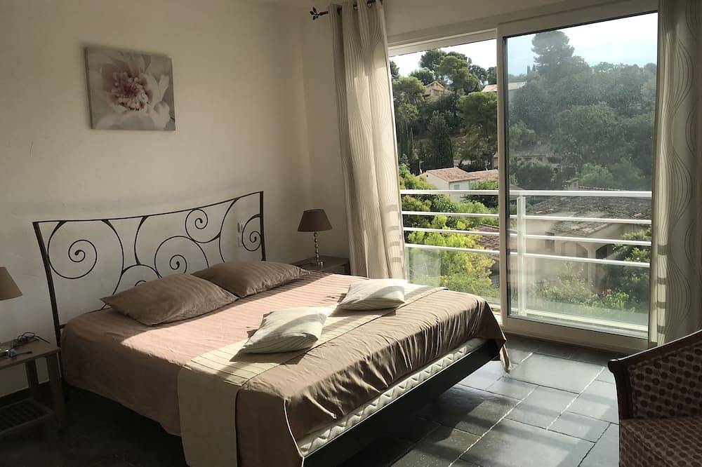 Magnificent Villa In Peace In The Private Pool andwith Retro Coast Of Cannes in Mougins, Cannes region