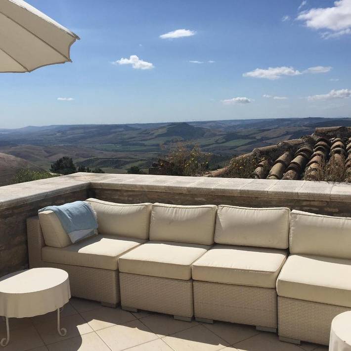 Location de vacances pour 4 personnes, avec Balcon ainsi que Terrasse et Vue à Irsina