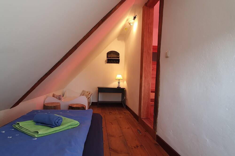 Ganze Wohnung, Apartment Vera (4-8 Pers.), traumhafte Alleinlage,riesiger Garten, Nähe Binz in Pantow, Zirkow