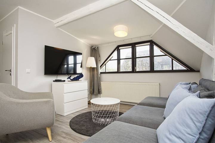 Apartamento entero, Nah am Meer, ruhige Lage, Schwimmbad- und Saunanutzung - Haus Büdnerstube FeWo 4 in Middelhagen, Mönchgut
