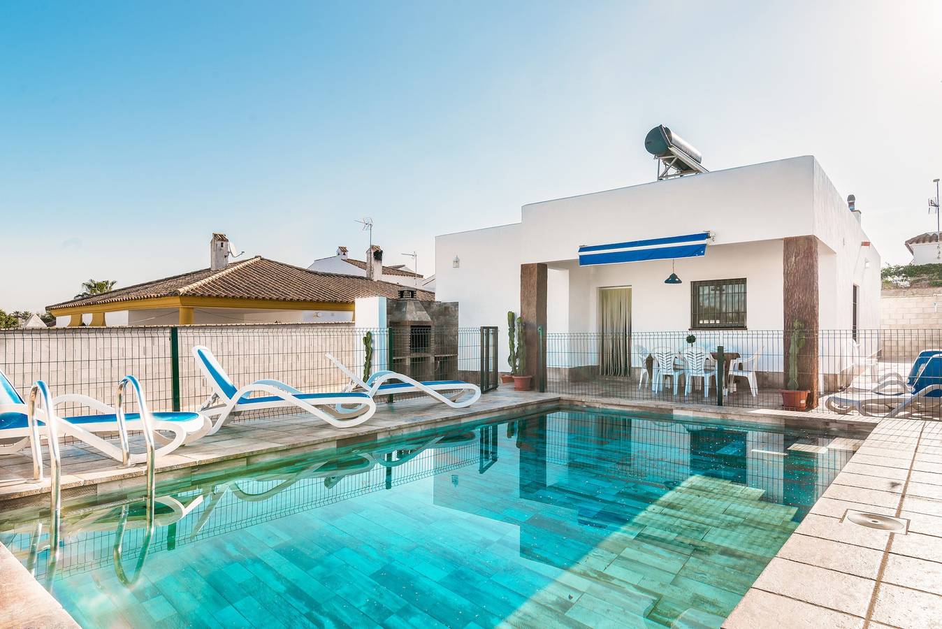 Preciosa casa cerca de la playa con piscina, terraza y Wi-Fi in Conil de la Frontera, Costa de la Luz