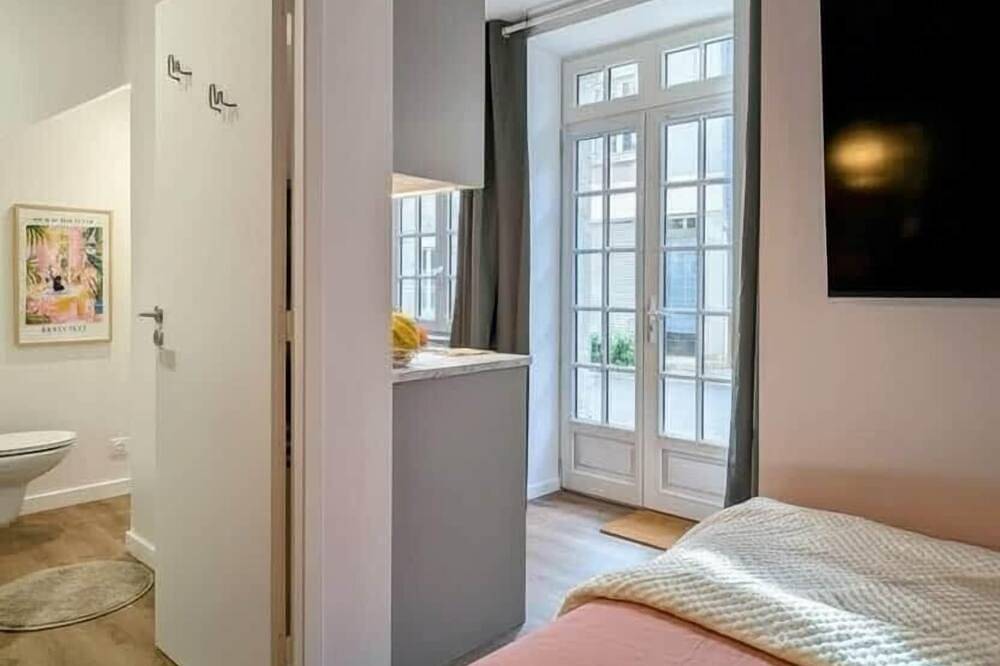 Ganze Wohnung, Cosy studio near pond and shops in Saint-Aubin-du-Cormier, Fougères-Vitré