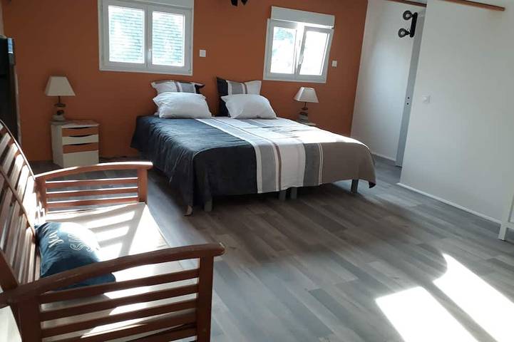 Maison bois au calme  Spa toute l'année Terrasse piscine. Proche des plages . in Plomeur, Région de Quimper
