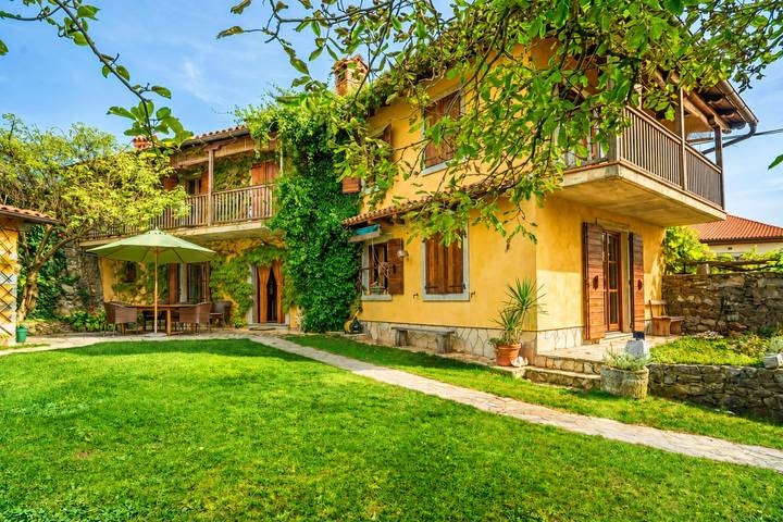 Ferienhaus für 6 Personen, mit Balkon und Terrasse