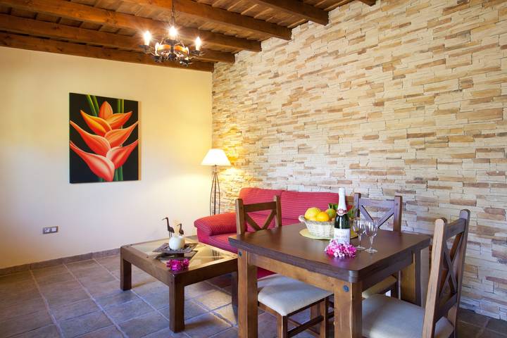 Casa el Capirote, piscina climatizada, Bbq, jardín, Wifi, relax!!! in El Amparo, Icod de los Vinos