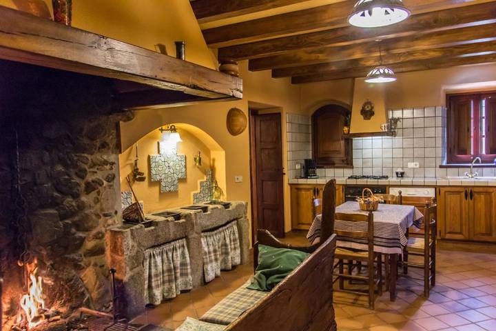 Casa rural para 8 personas, con Terraza y Jardín además de Piscina y Vistas en Darnius - 4
