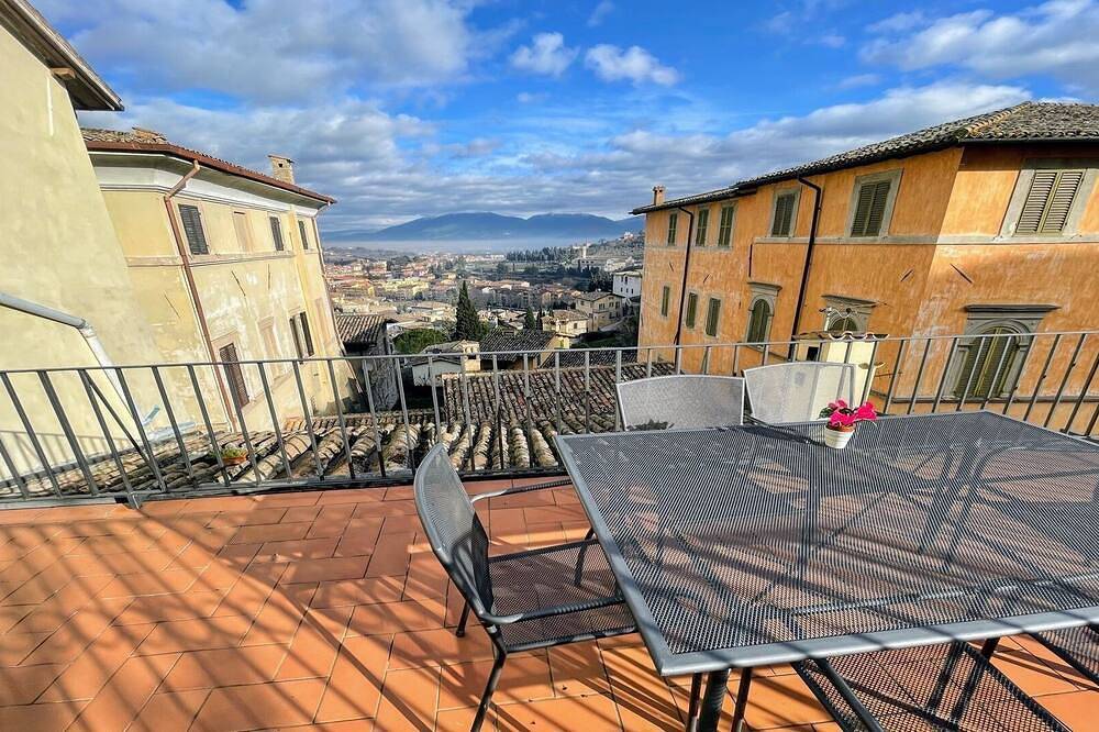 Entire apartment, Terrazza Duomo/Spoleto Centre/Pedestrian/Slps 6/Wifi/Rome 1 Hr in Spoleto, Perugia Province