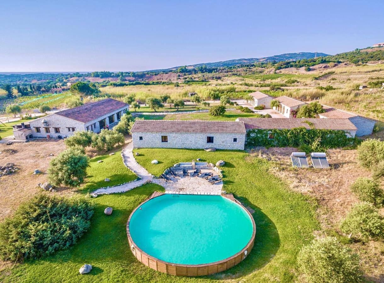 Isa - Lofts with private outdoor area and swimming-pool in Badesi in Badesi, Olbia-Tempio