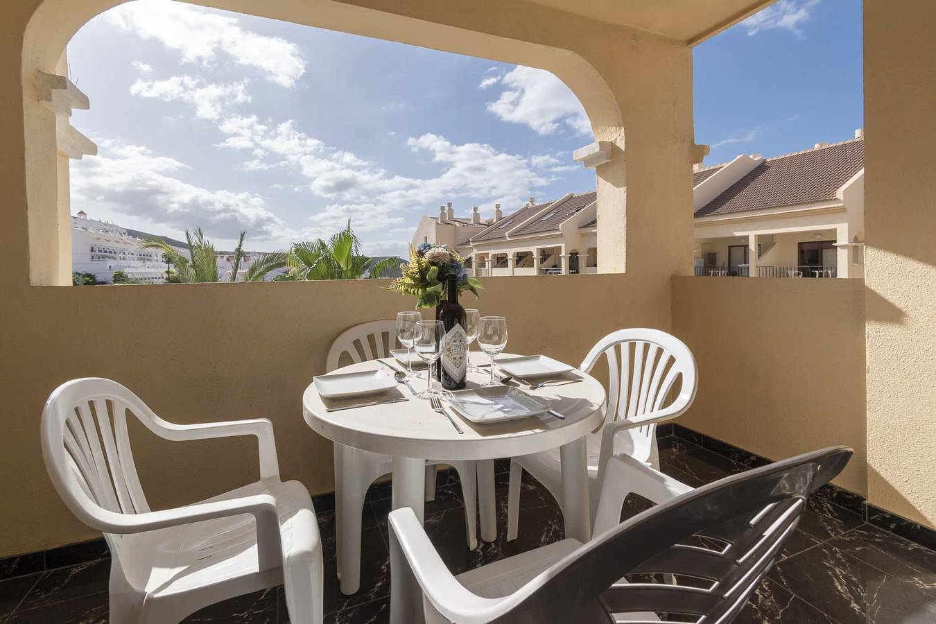 Entire apartment, Castle Harbour 2 Bed Duplex in Los Cristianos, Arona