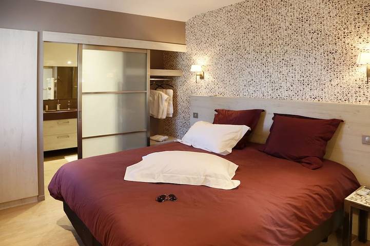 Location de vacances pour 8 personnes, avec terrasse ainsi que jardin et jacuzzi à Chatte (bateau) - 2