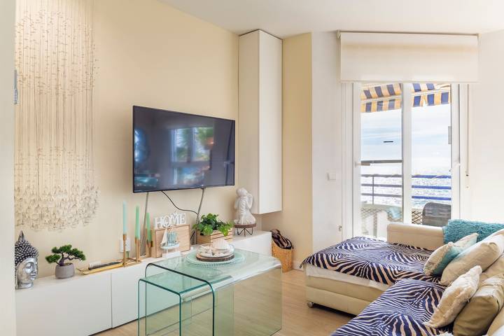 Apartamento entero, Apartamento "Ocean Views, Paseo Marítimo" con Terraza y Wi-Fi in Playa de El Zapillo (Almería), Almería